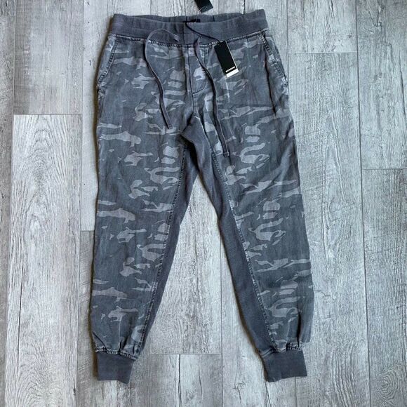 Monrow Joggers Womens Medium Gray Camo Camouflage NEW - Picture 1 of 3